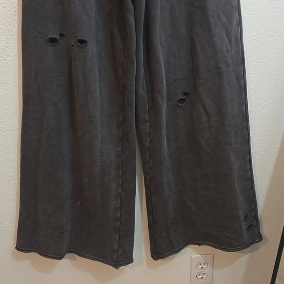 Arie Wide Leg Sweatpants Distressed Gray Small - Picture 5 of 9